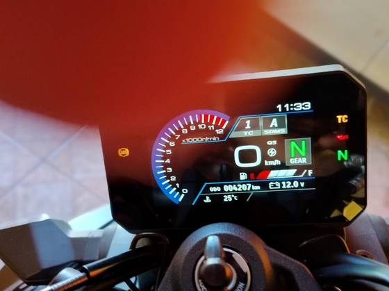 SUZUKI GSX-8S 